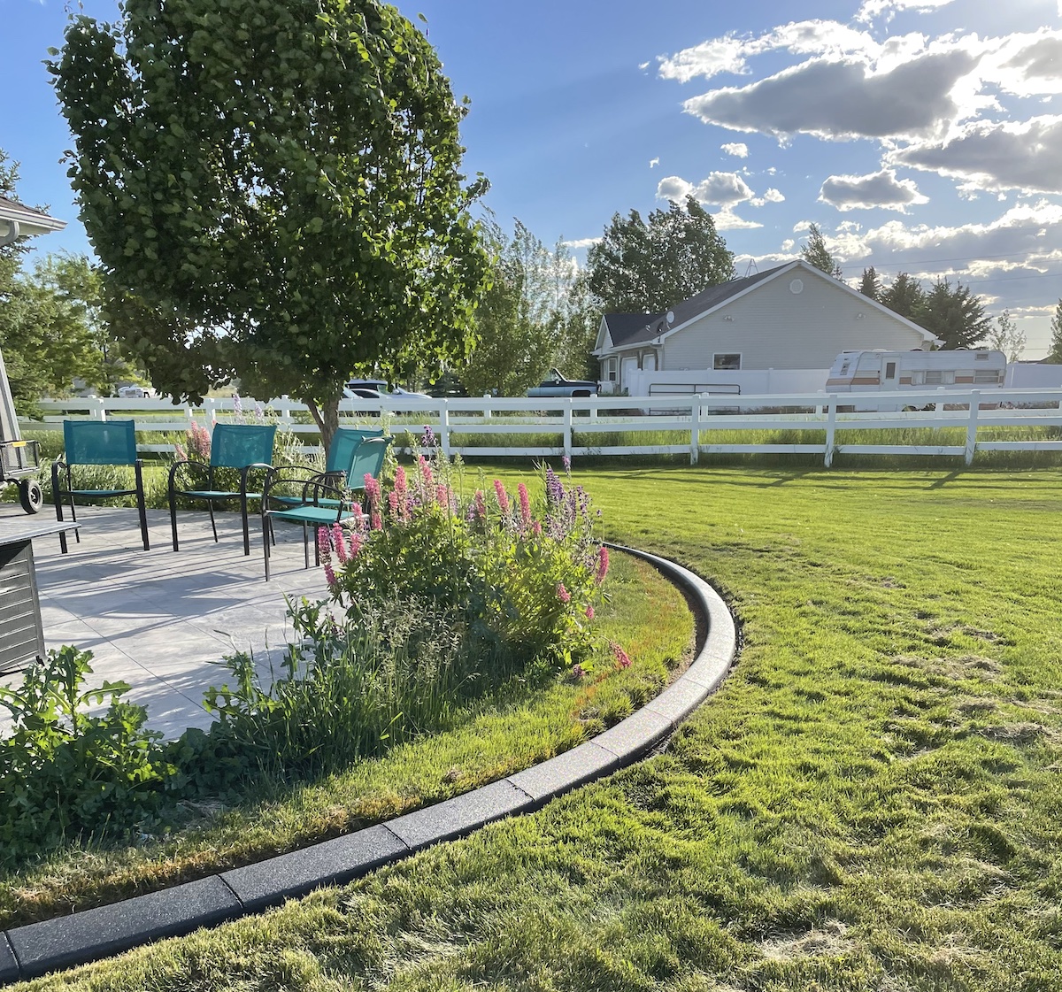Curb around garden