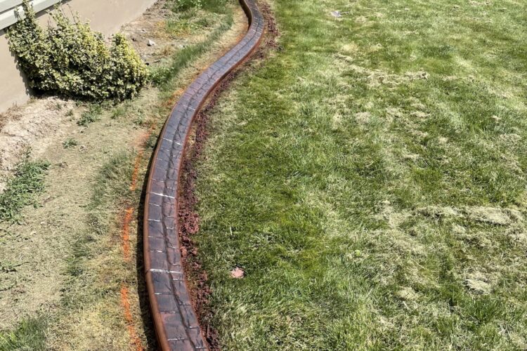 Curb with brick design